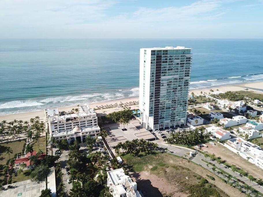 Beautiful 3 Bedroom, Fully Furnished, On The Beach Mazatlán Exteriör bild