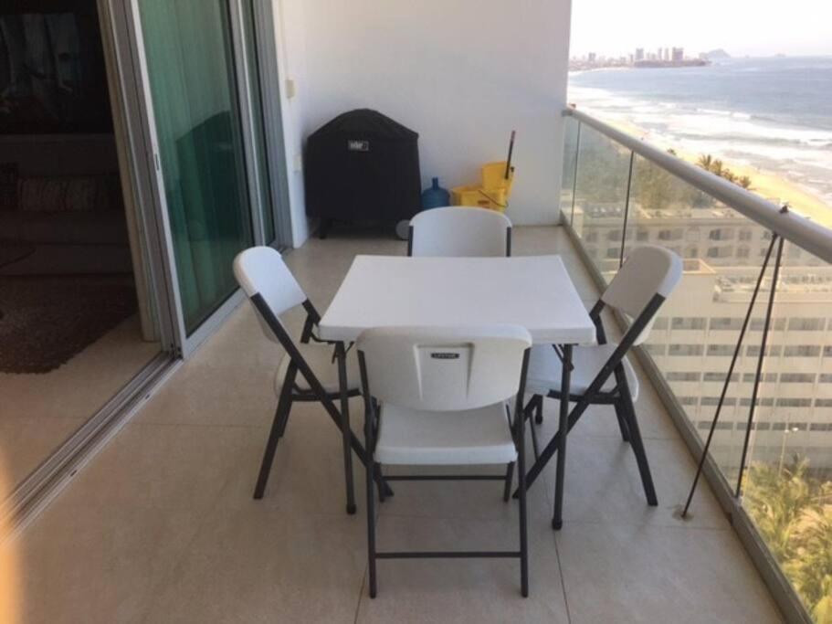 Beautiful 3 Bedroom, Fully Furnished, On The Beach Mazatlán Exteriör bild